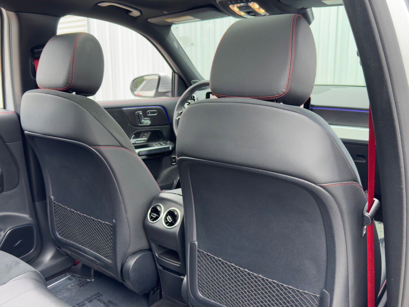 Used 2024 Mercedes-Benz GLB 35 AMG 4MATIC image 46