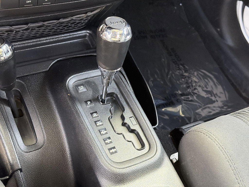 Used 2011 Jeep Wrangler Rubicon w/ PWR Convenience Group AWD/4WD image 14