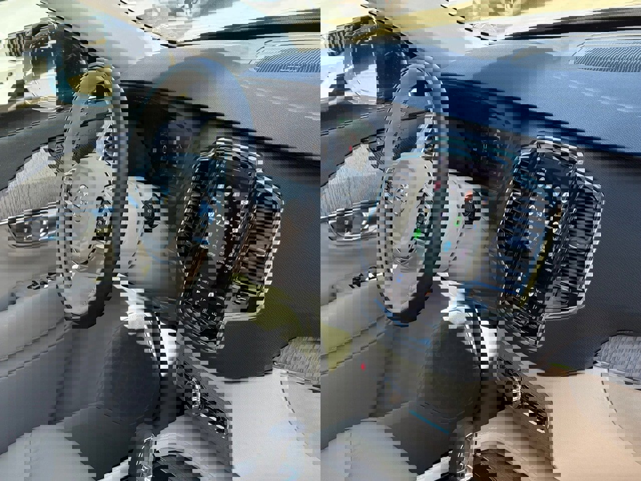 Certified 2024 Volvo XC90 B6 Plus w/ Protection Package Premier image 35