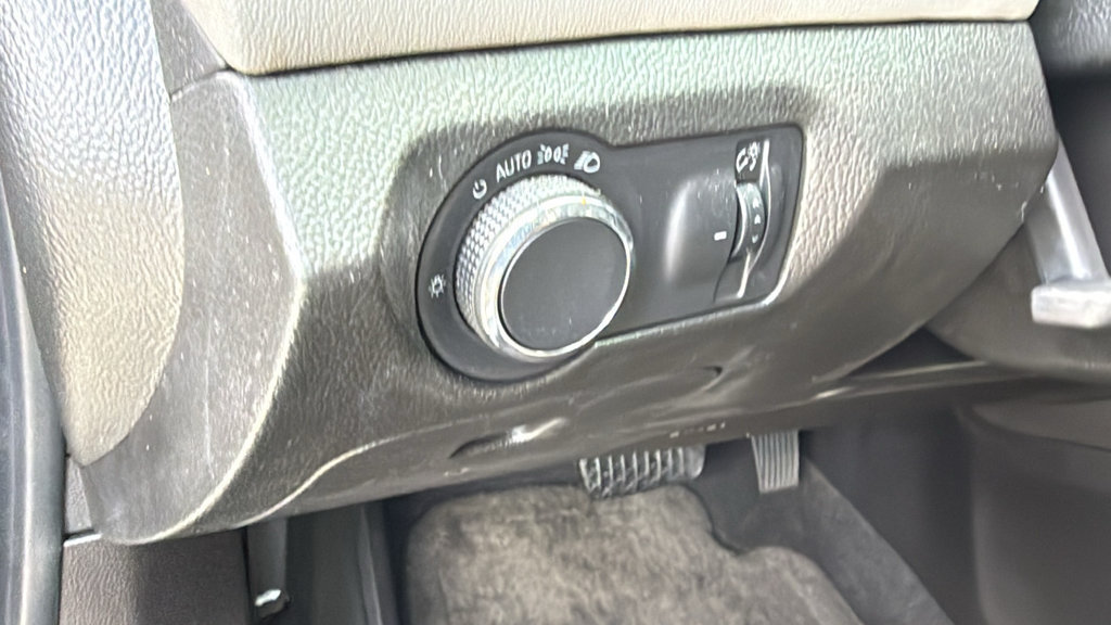 Used 2014 Chevrolet Cruze LS FWD image 35