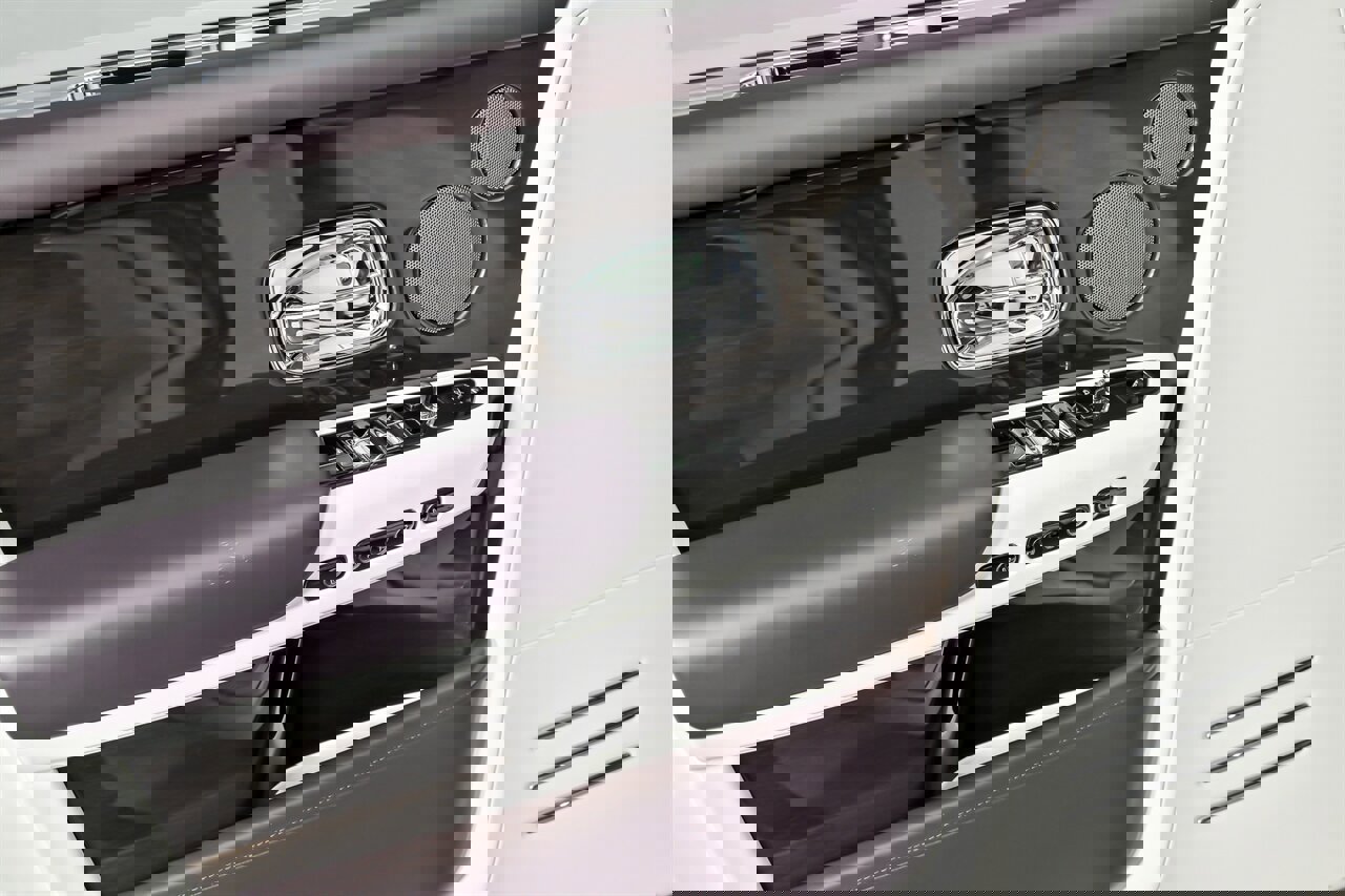 Used 2018 Rolls-Royce Phantom Sedan image 18