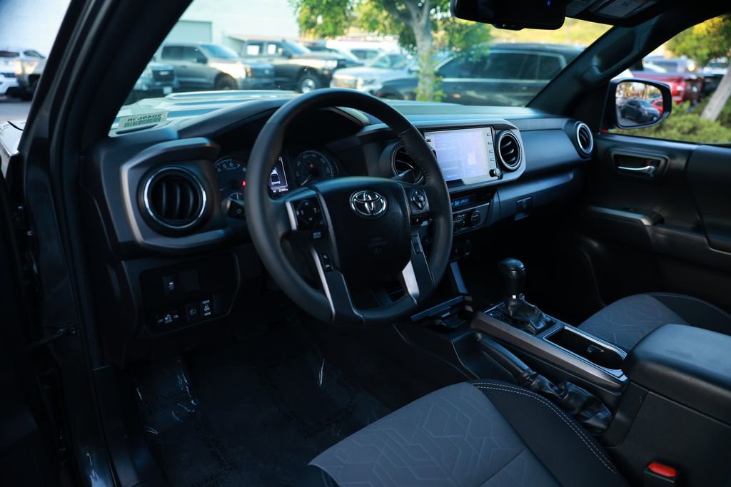 Used 2022 Toyota Tacoma TRD Sport w/ Technology Package image 16