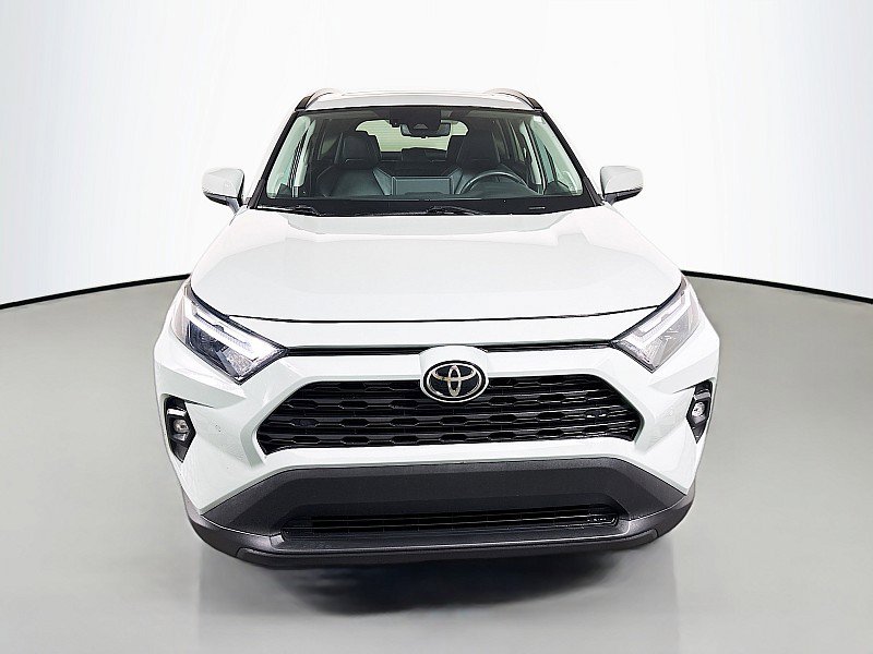 Used 2022 Toyota RAV4 XLE Premium image 2