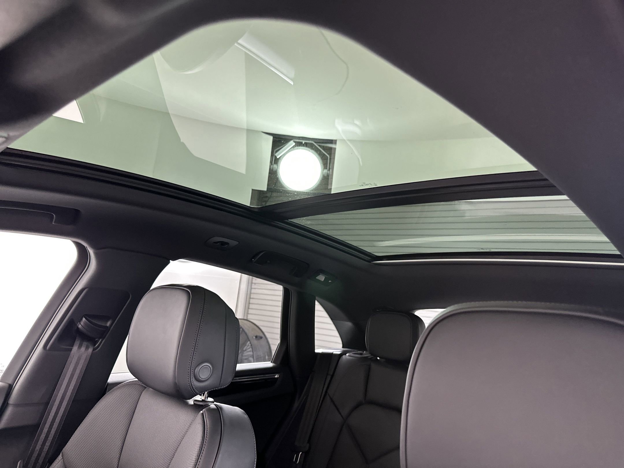 Certified 2025 Porsche Macan image 19