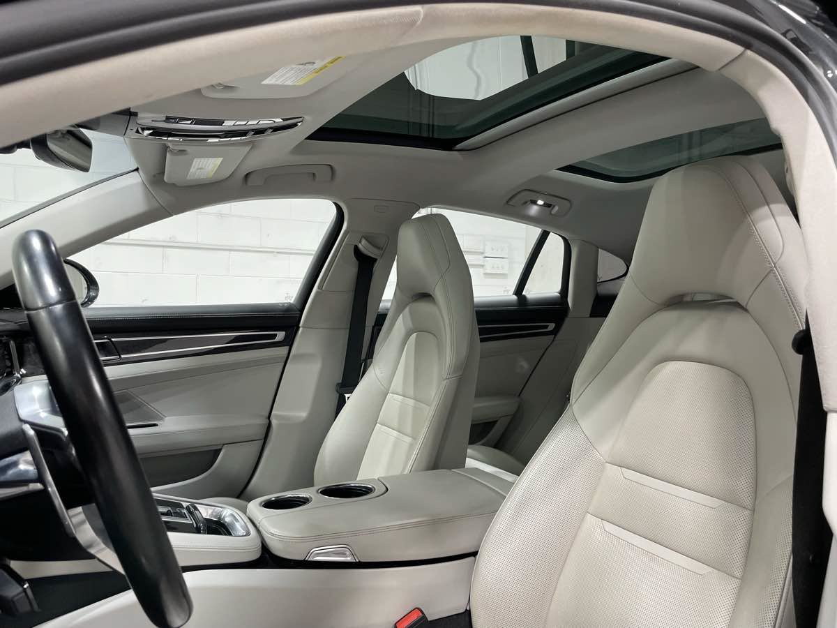 Used 2018 Porsche Panamera 4 w/ Premium Package AWD/4WD image 14