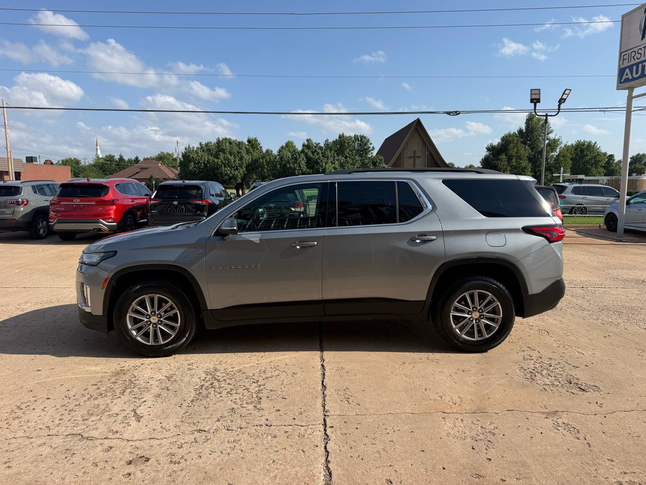 Used 2023 Chevrolet Traverse LT FWD image 4