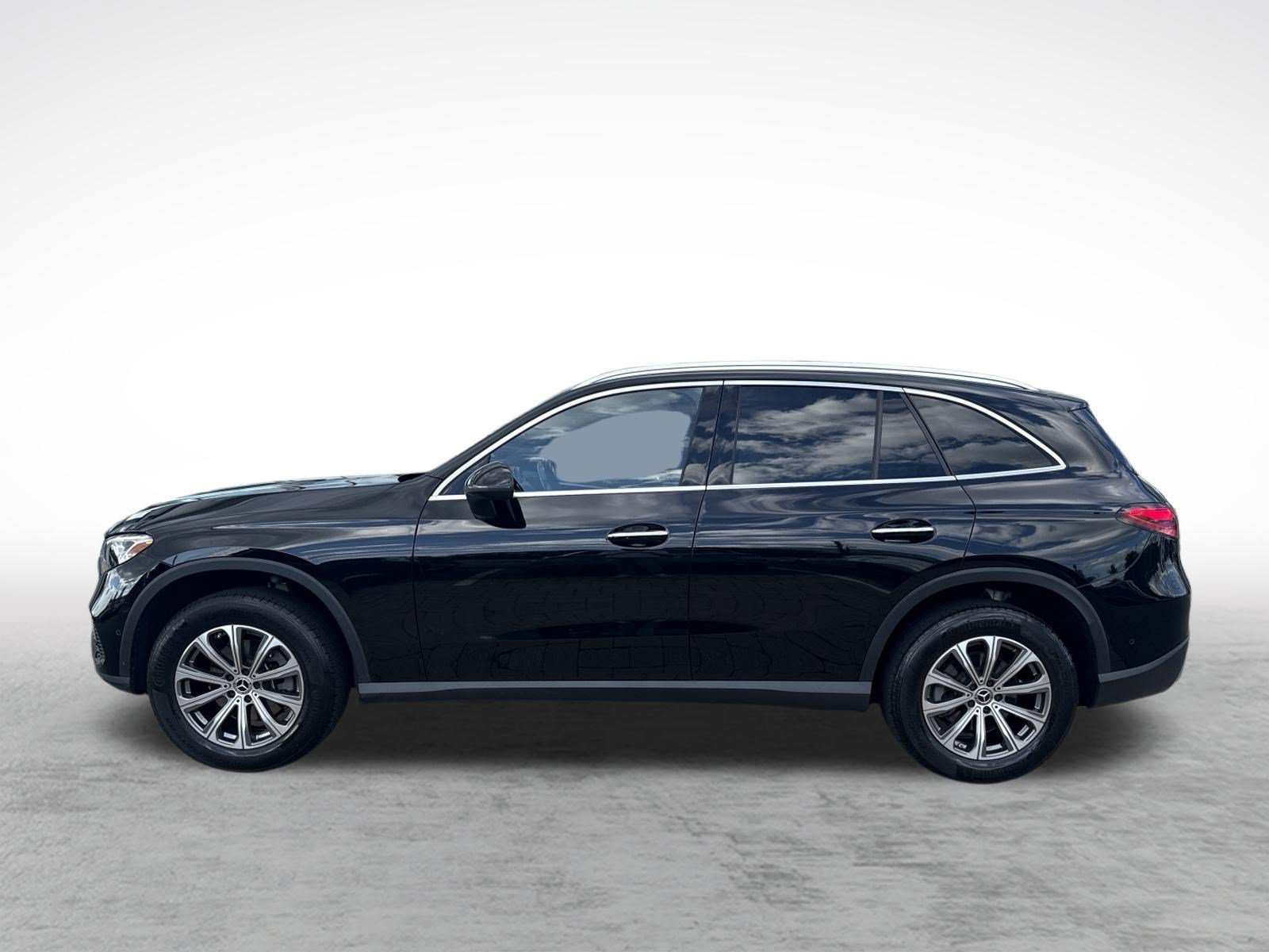 Used 2023 Mercedes-Benz GLC 300 4MATIC image 5