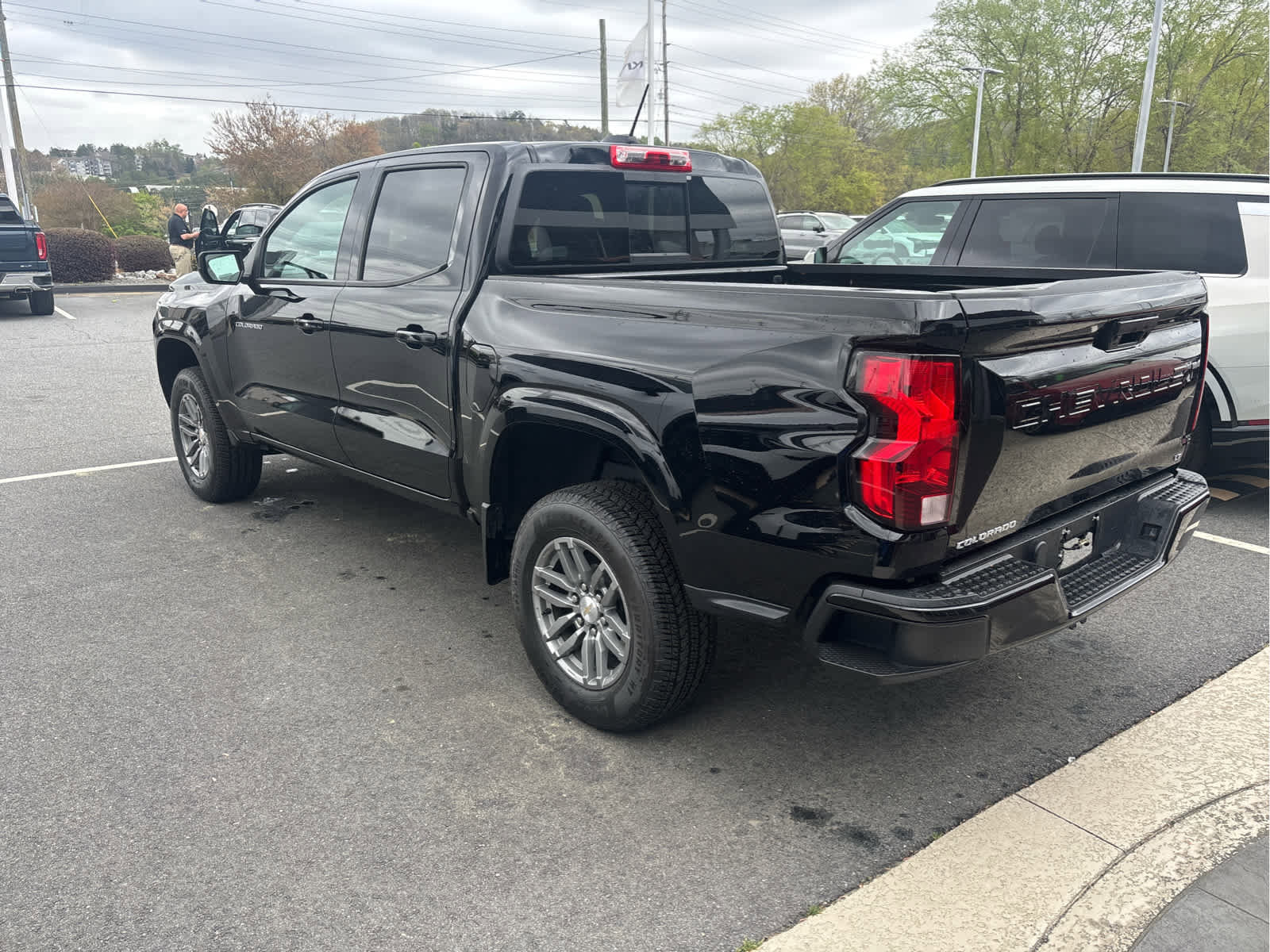 Used 2024 Chevrolet Colorado LT w/ LT Convenience Package image 3
