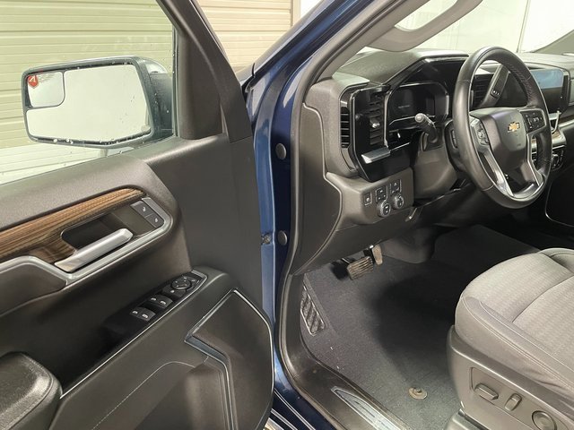 Used 2023 Chevrolet Silverado 1500 LT image 10