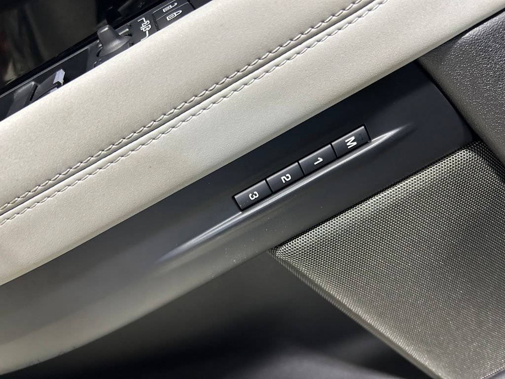 Used 2023 Land Rover Range Rover Evoque R-Dynamic SE AWD/4WD image 12