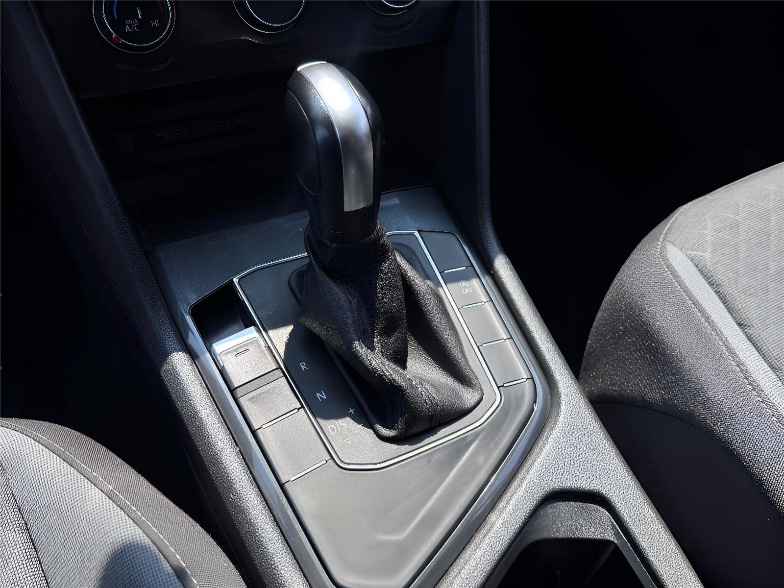 Used 2020 Volkswagen Tiguan S FWD image 16
