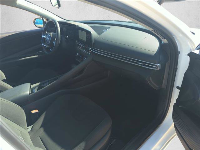 Used 2025 Hyundai Elantra SEL image 19