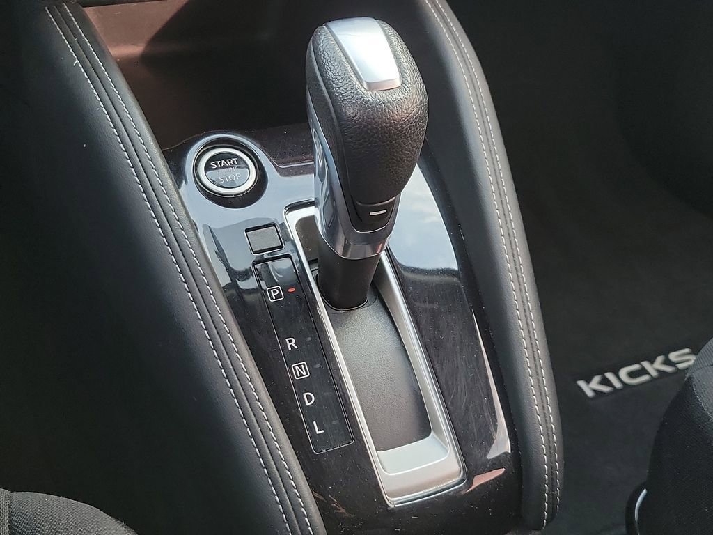 Used 2020 Nissan Kicks SR image 17