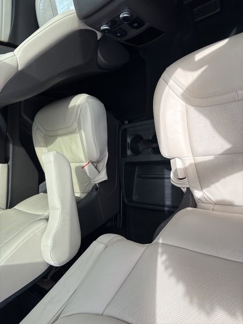 Used 2020 Ford Explorer Platinum w/ Premium Technology Package AWD/4WD image 28