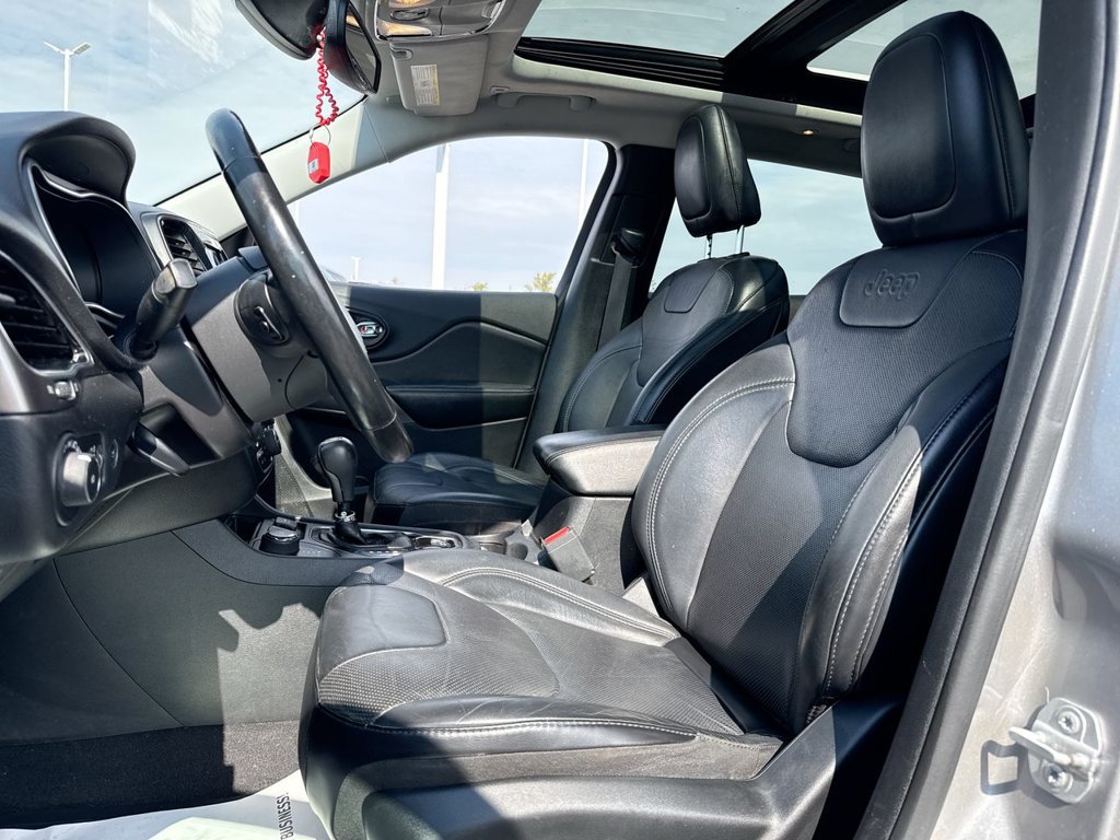 Used 2019 Jeep Cherokee Limited AWD/4WD image 11