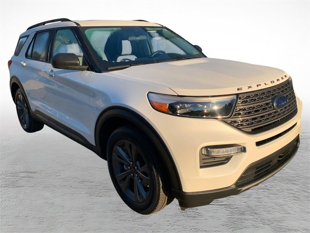 Used 2021 Ford Explorer XLT w/ Equipment Group 202A AWD/4WD image 8