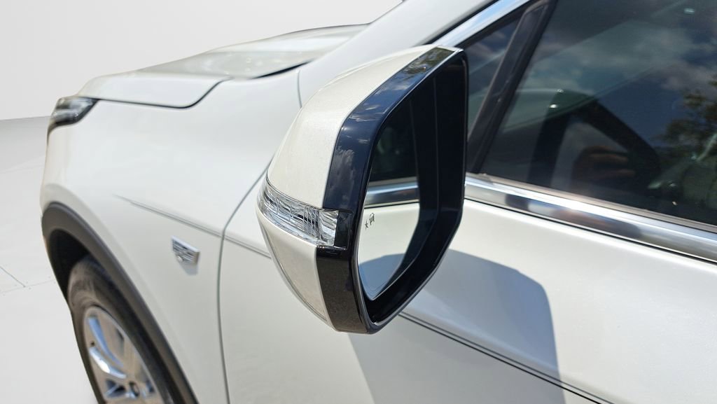Used 2023 Cadillac XT4 Premium Luxury image 11