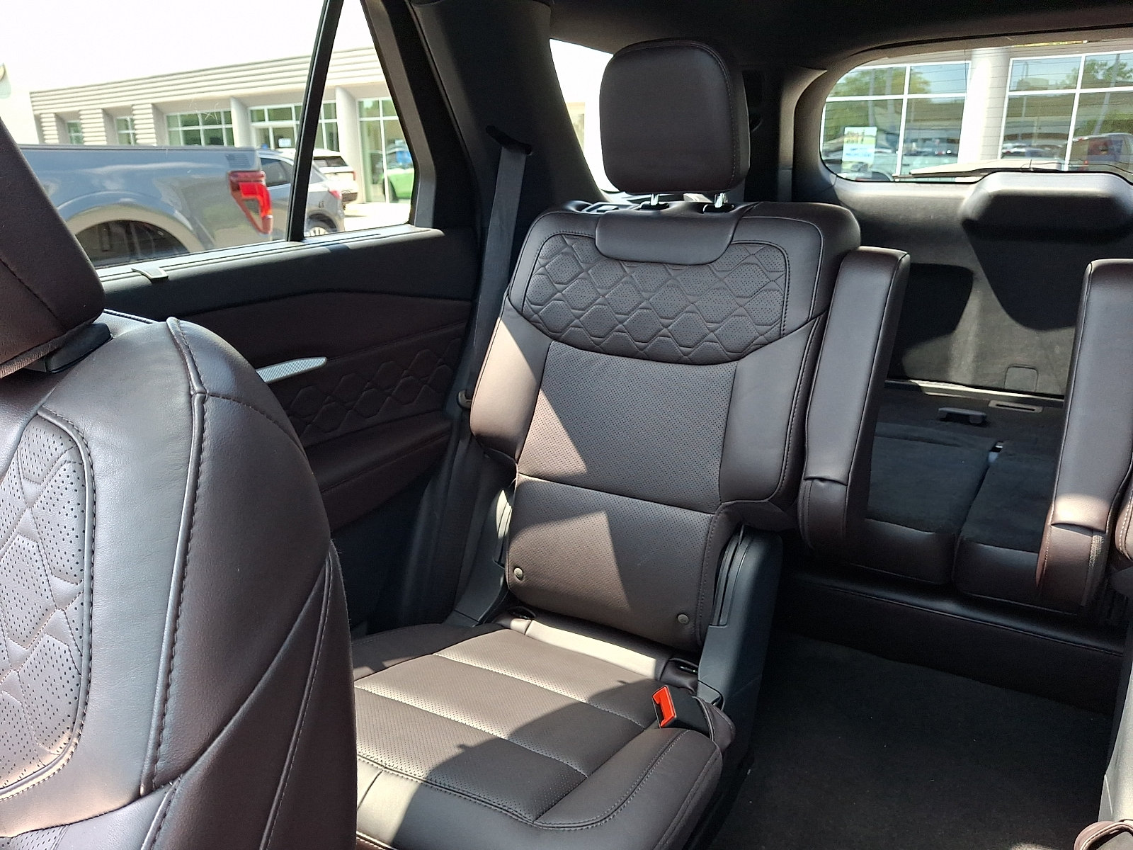 Certified 2025 Ford Explorer Platinum w/ LUX Leather Package AWD/4WD image 17