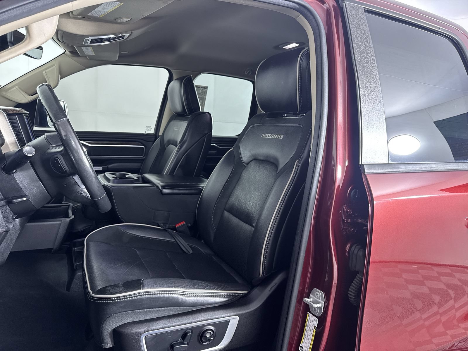 Used 2019 RAM 1500 Laramie AWD/4WD image 15