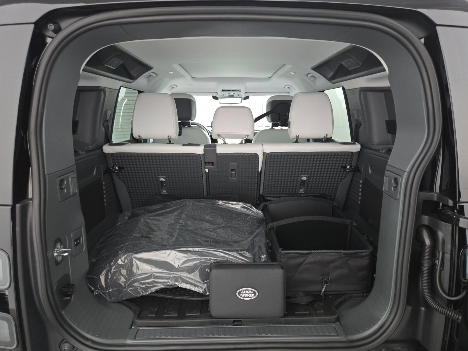 New 2026 Land Rover Defender 110 X-Dynamic SE AWD/4WD image 15