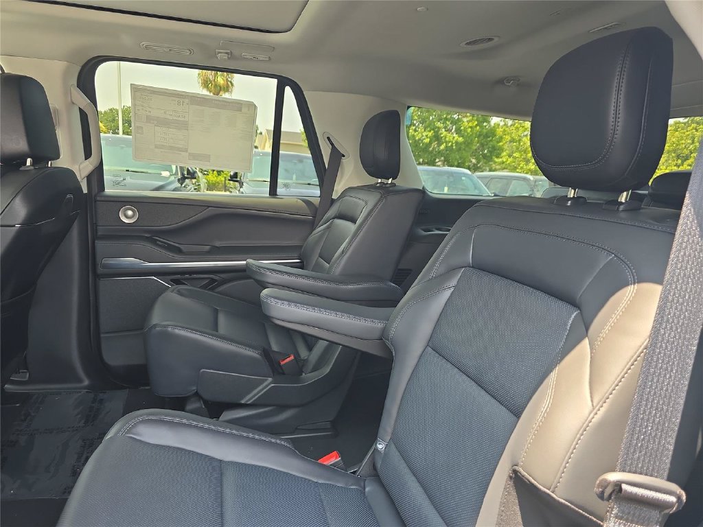 New 2027 Lincoln Navigator Reserve RWD image 14