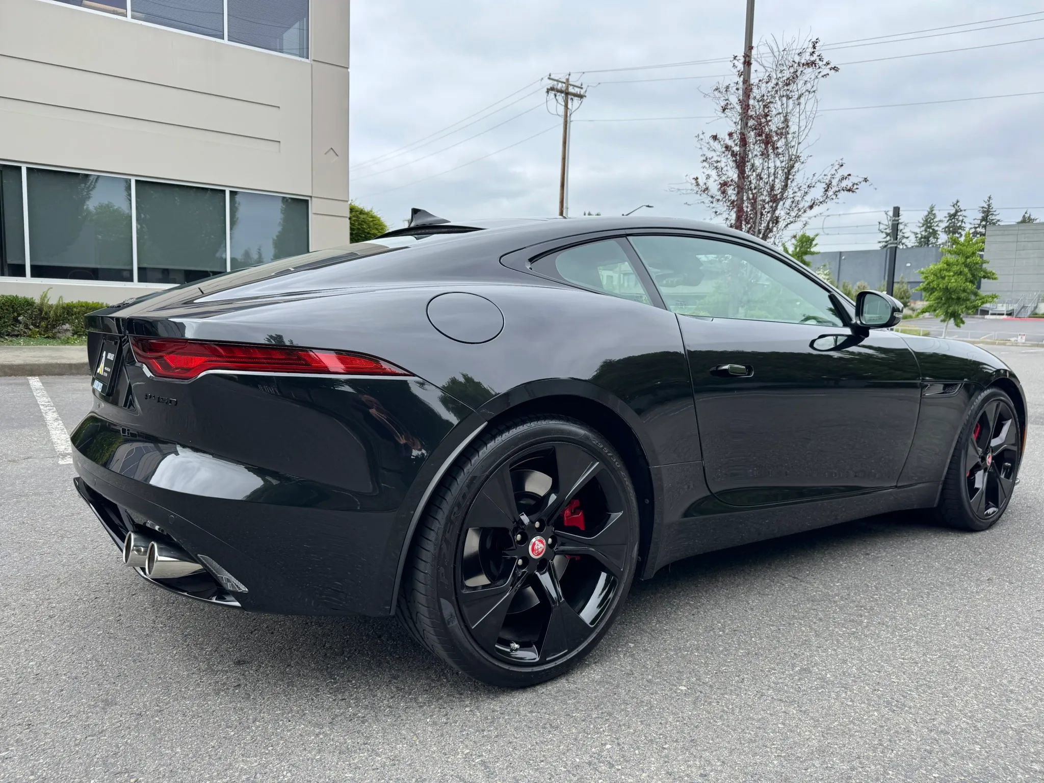 Used 2023 Jaguar F-TYPE Coupe RWD image 11