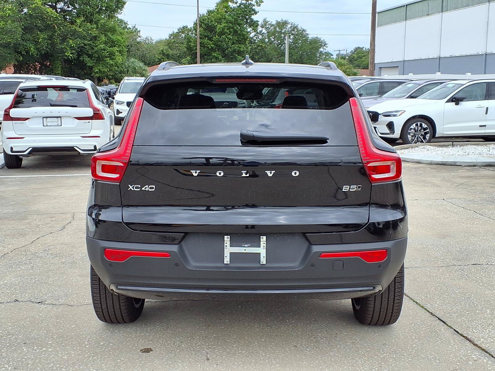 New 2026 Volvo XC40 B5 Plus w/ Climate Package AWD/4WD image 6