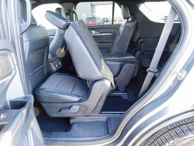 Used 2025 Ford Explorer ST-Line w/ ST-Line Street Pack image 34