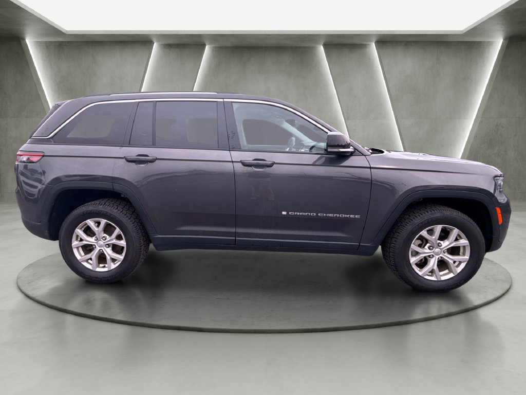 Used 2023 Jeep Grand Cherokee Limited AWD/4WD image 2