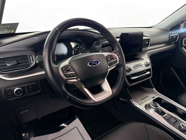 Used 2022 Ford Explorer XLT w/ Equipment Group 202A image 9