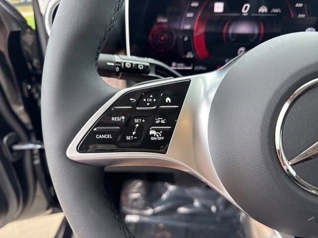 New 2025 Mercedes-Benz GLC 350e 4MATIC image 13