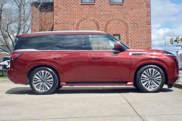 Used 2025 INFINITI QX80 Sensory AWD/4WD image 4