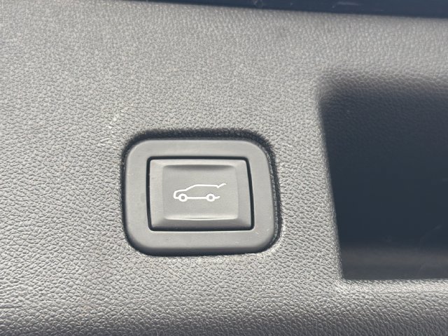 Used 2020 Chevrolet Equinox LT w/ Driver Convenience Package FWD image 21