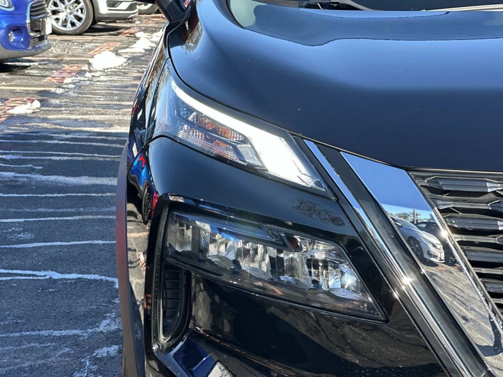 Used 2023 Nissan Rogue S image 8