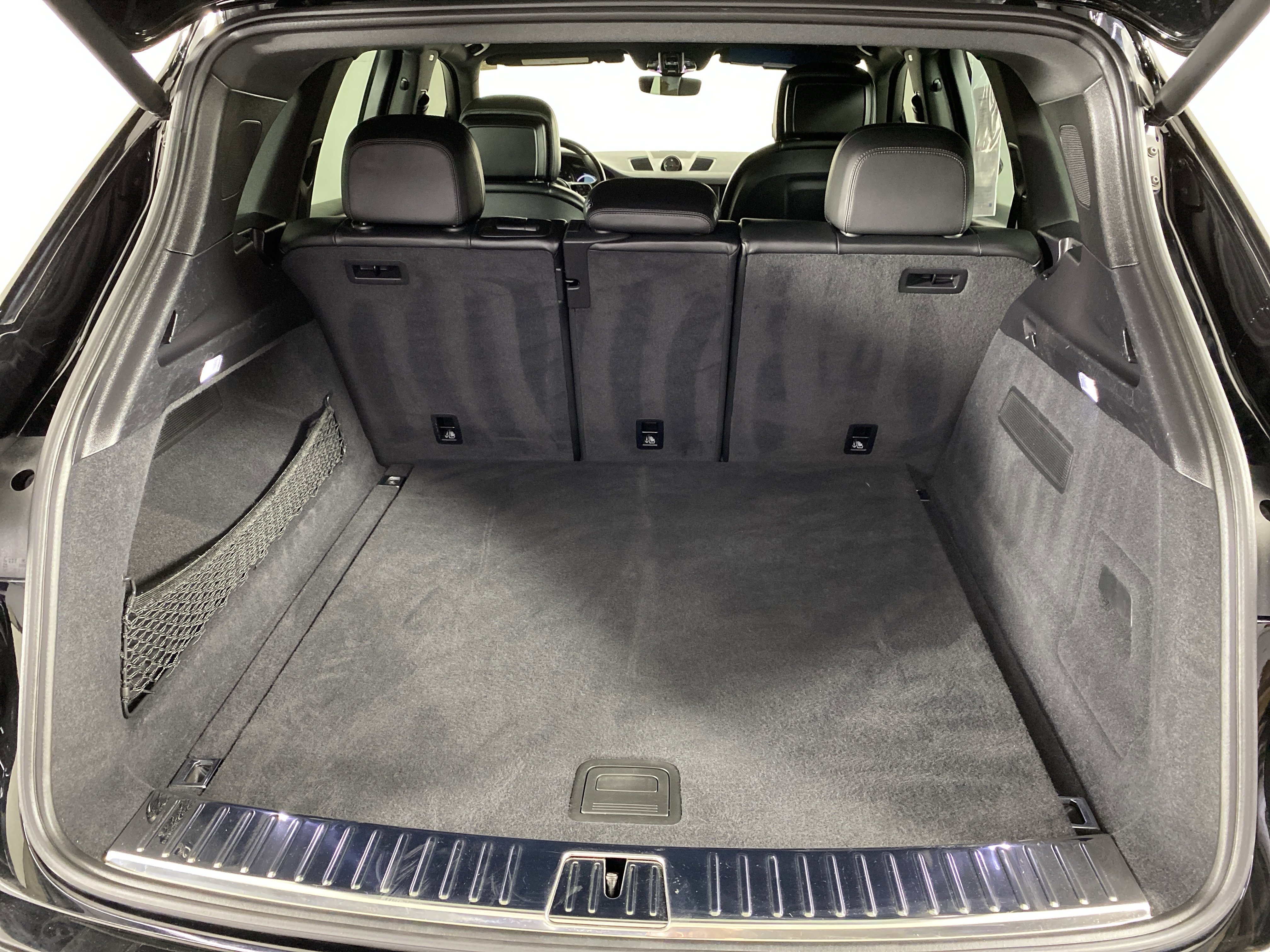 Used 2020 Porsche Cayenne image 32