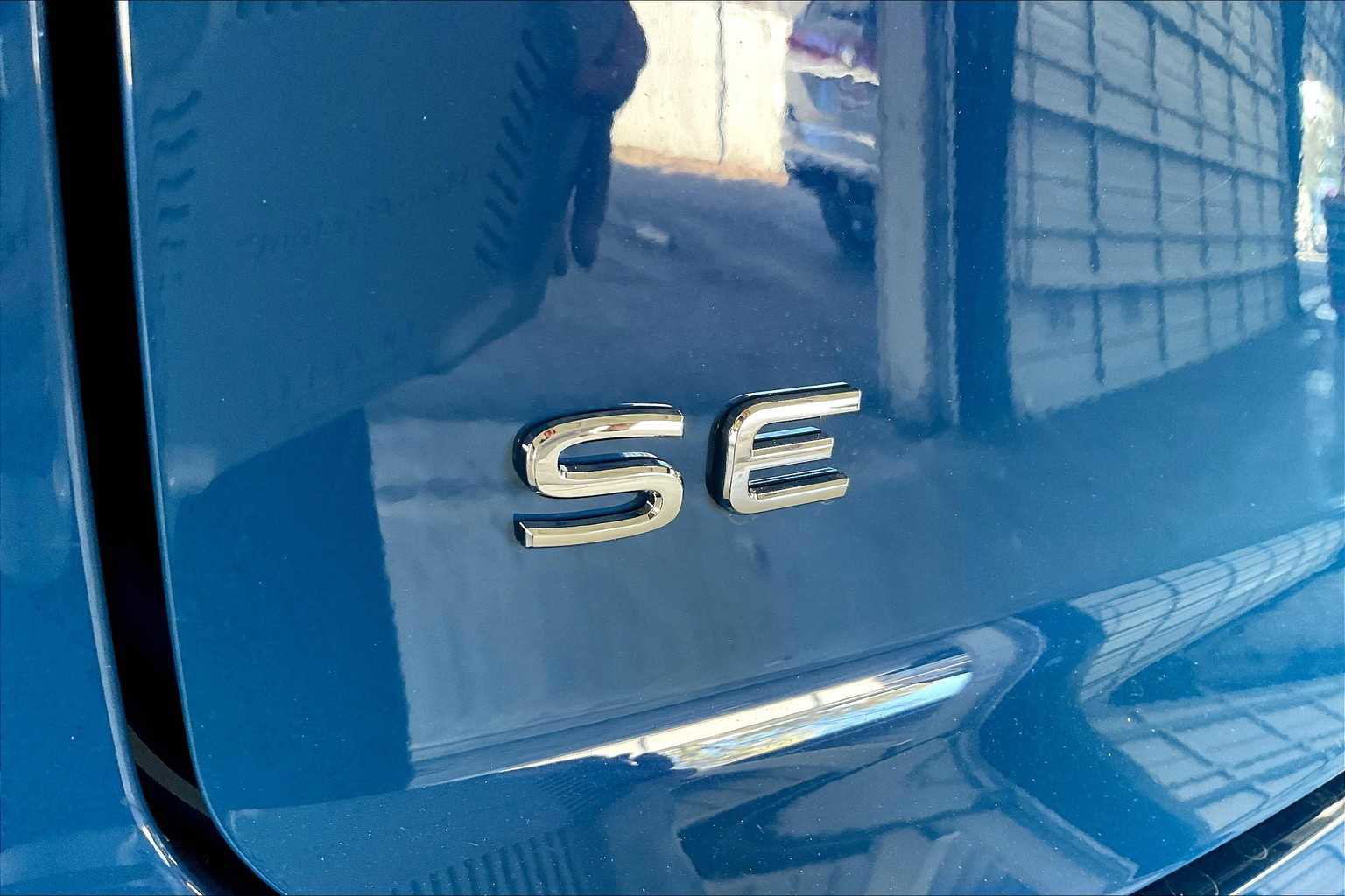 New 2025 Volkswagen Atlas Cross Sport SE image 25