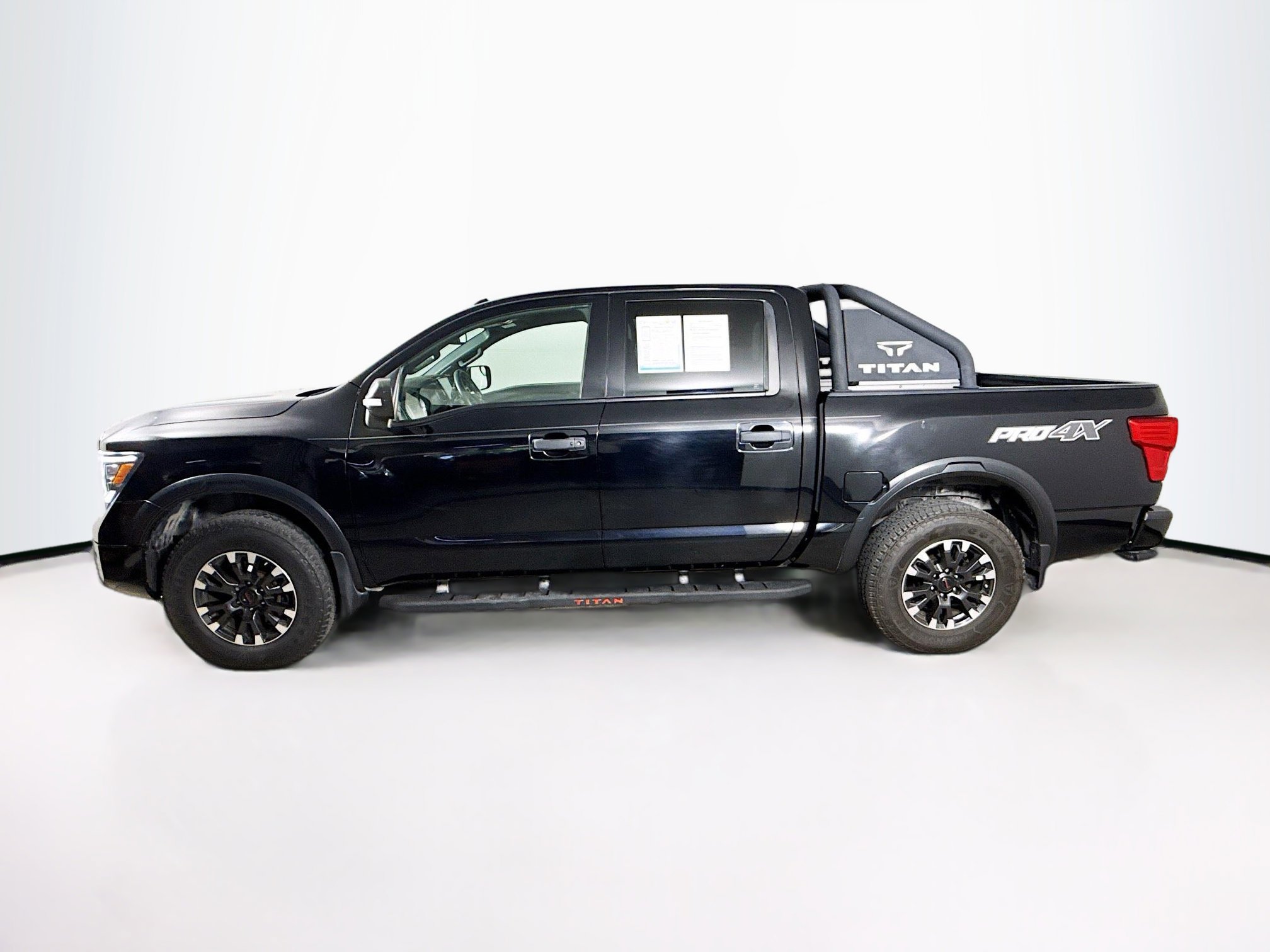 Used 2020 Nissan Titan PRO-4X w/ Pro-4x Convenience Package image 7