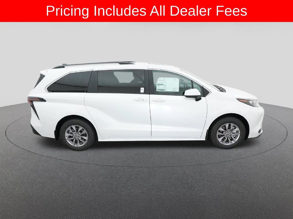 New 2026 Toyota Sienna XLE FWD image 11