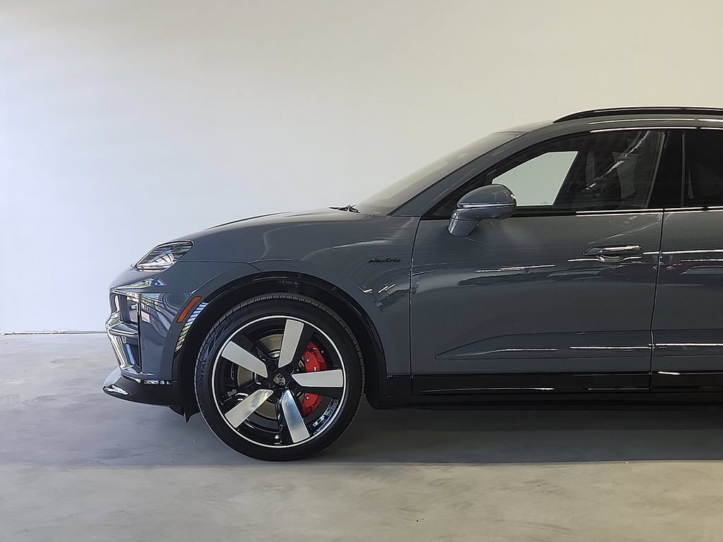 New 2026 Porsche Macan Turbo Electric AWD/4WD image 6