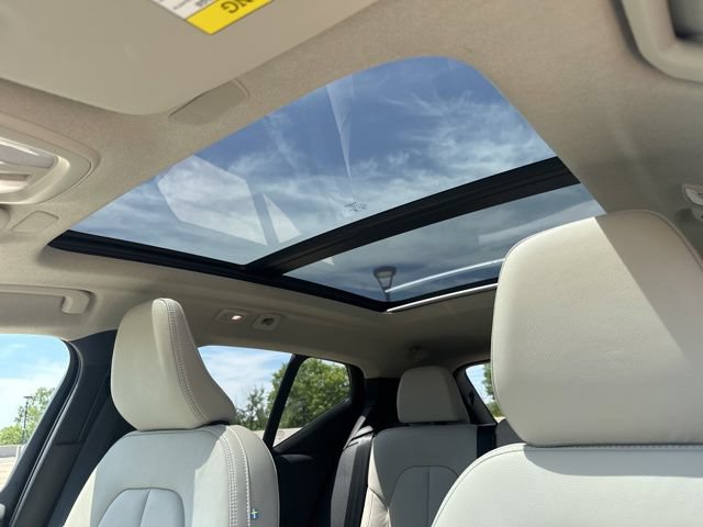 Certified 2023 Volvo XC40 B5 Plus w/ Climate Package AWD/4WD image 16