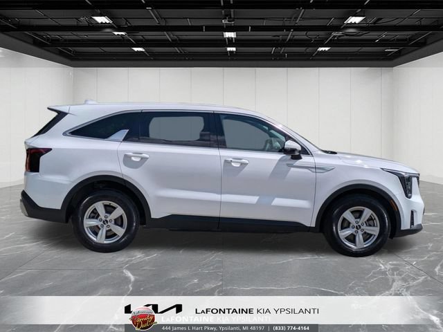 Certified 2025 Kia Sorento LX FWD image 6