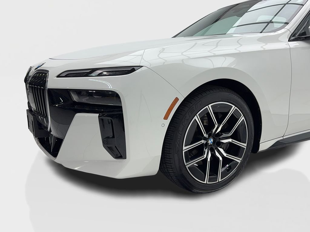 Used 2025 BMW 740i w/ Premium Package image 6
