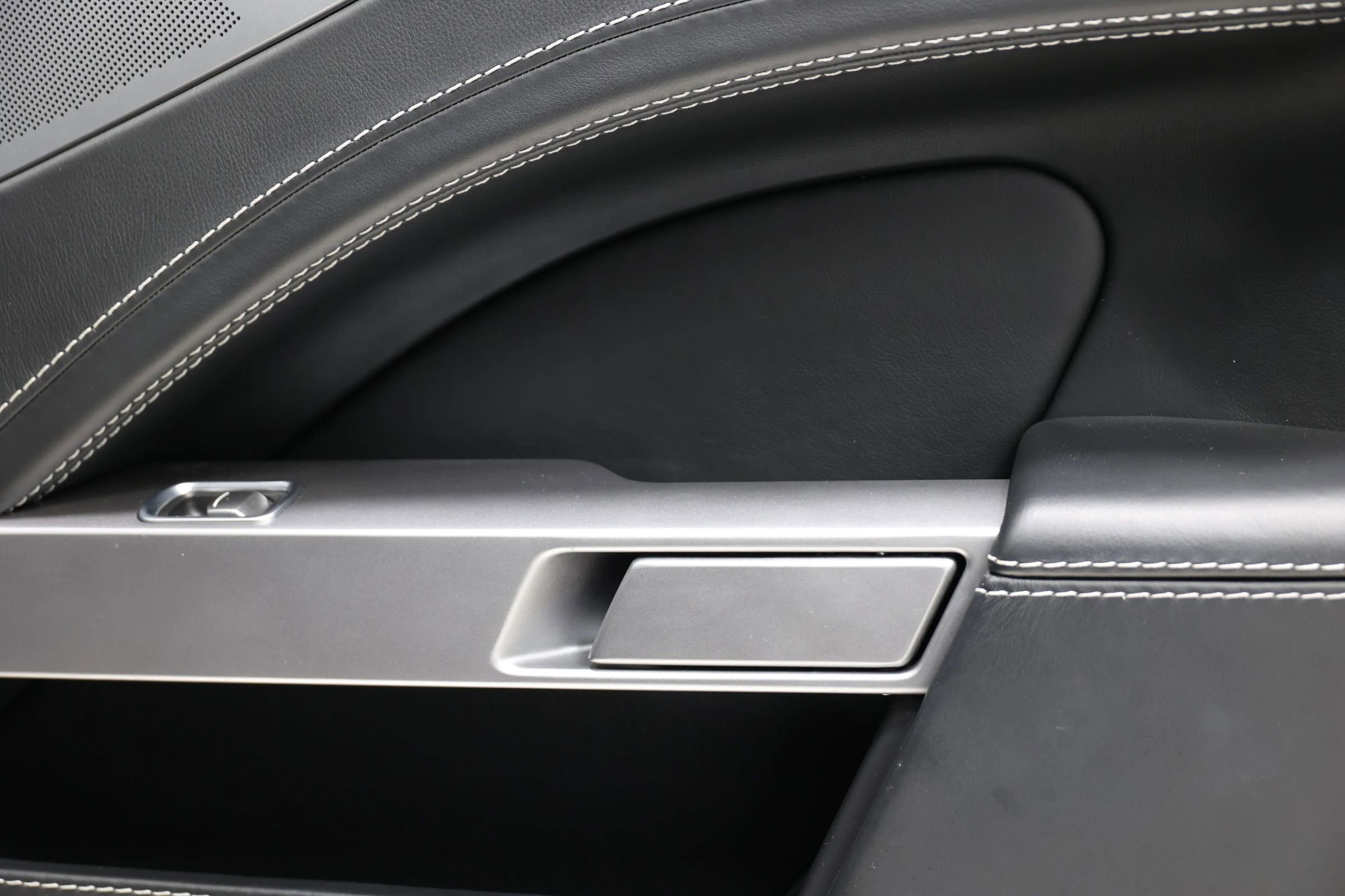 Used 2015 Aston Martin Rapide S image 75