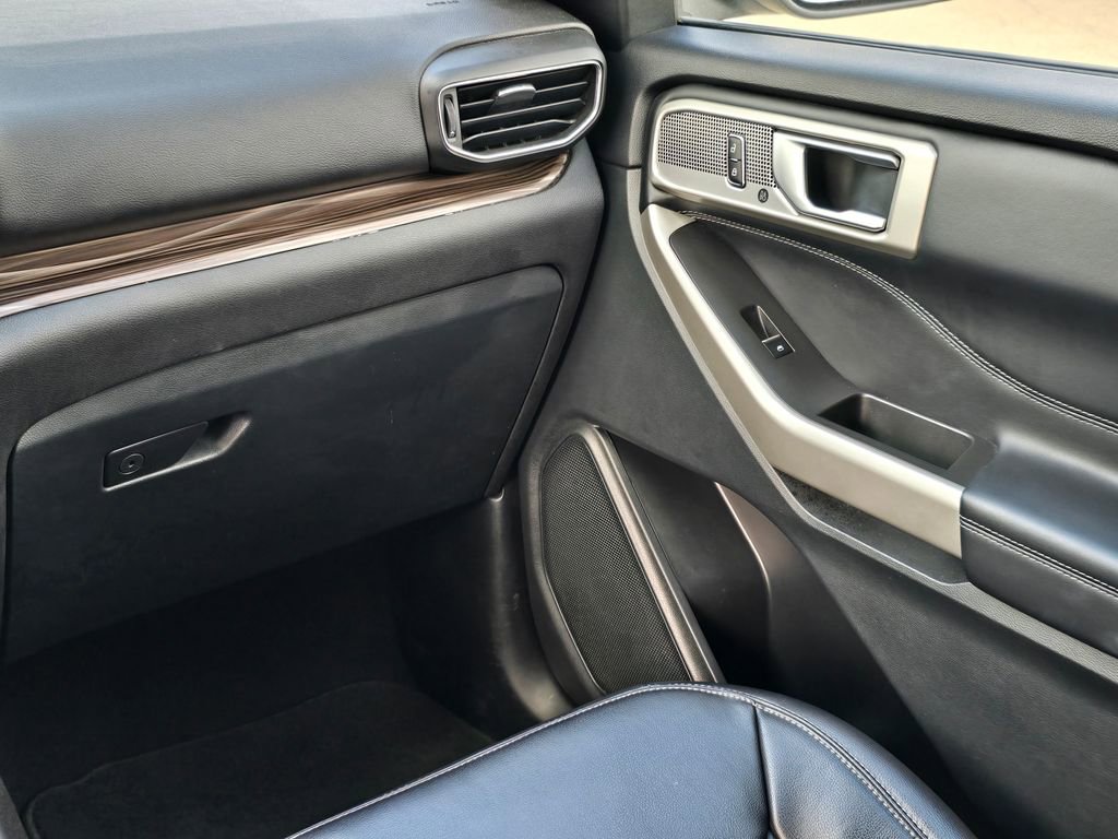 Used 2023 Ford Explorer Limited AWD/4WD image 19