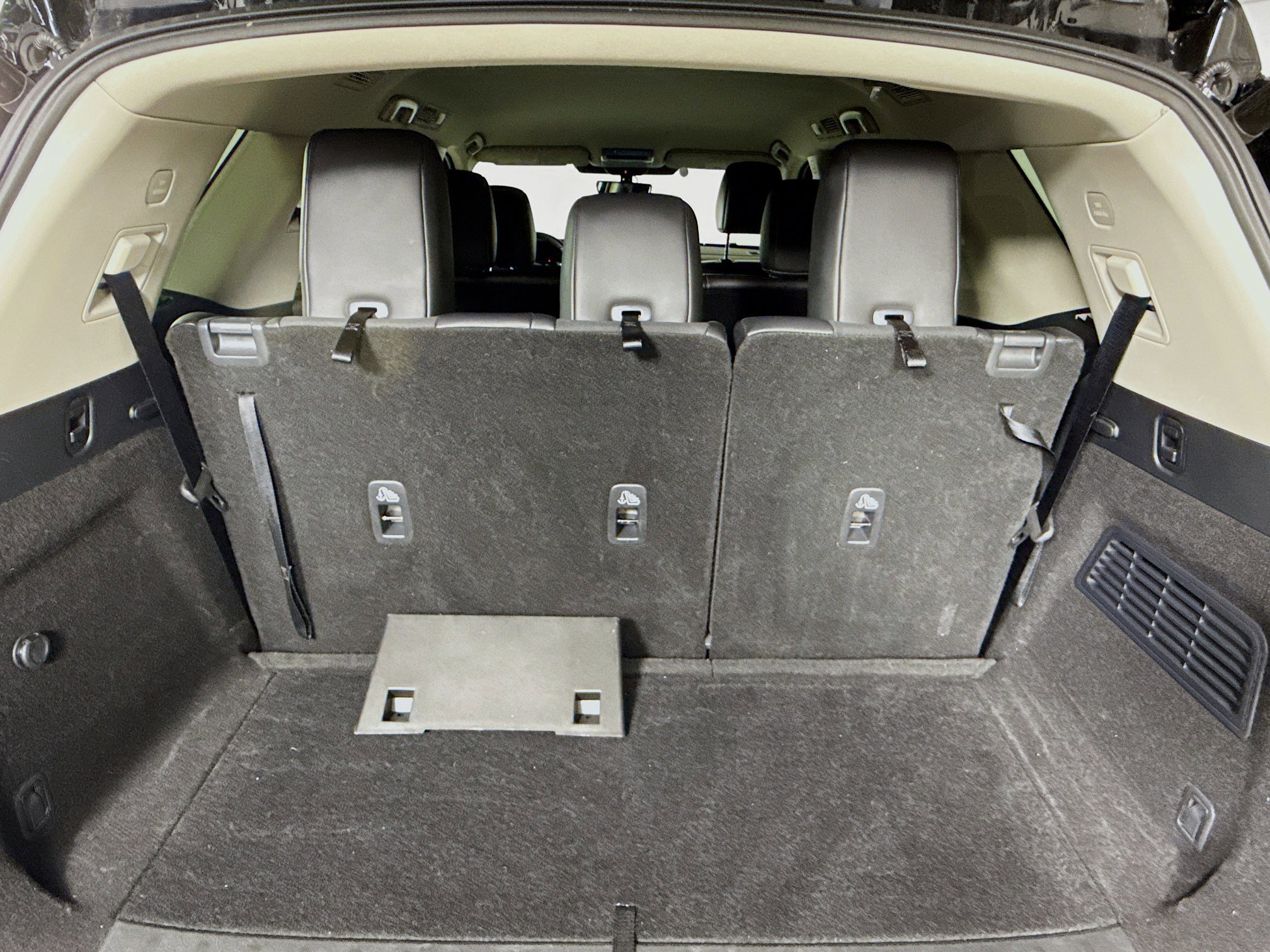 Used 2024 Nissan Pathfinder SL w/ Black Appearance Package image 34