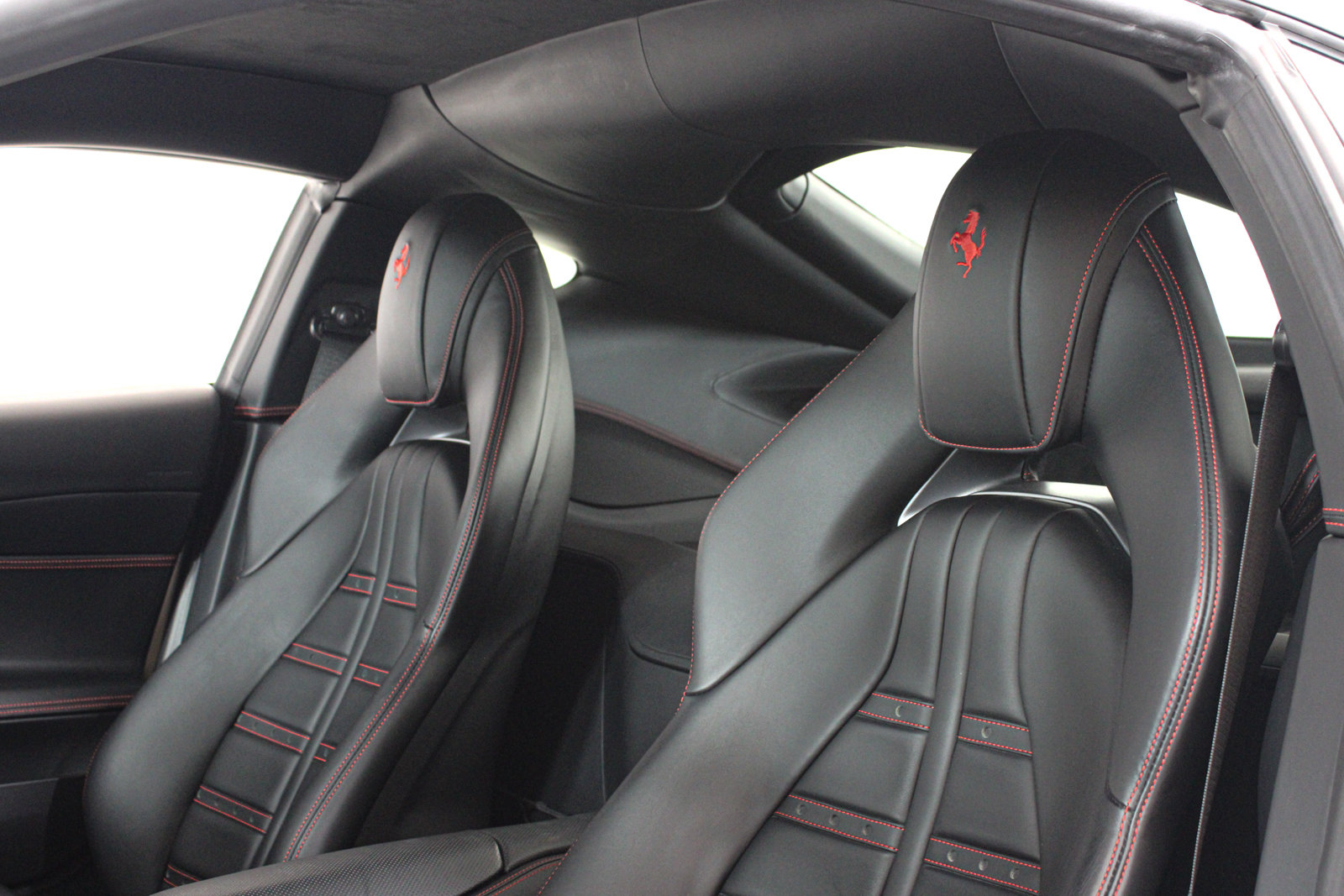 Used 2020 Ferrari 812 Superfast RWD image 37