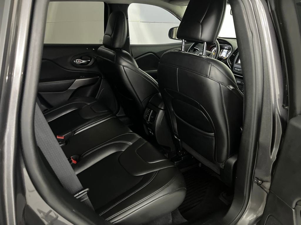 Used 2019 Jeep Cherokee Latitude Plus image 24