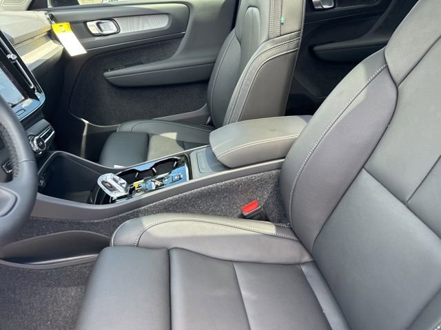 New 2025 Volvo XC40 B5 Plus w/ Protection Package Premier image 17