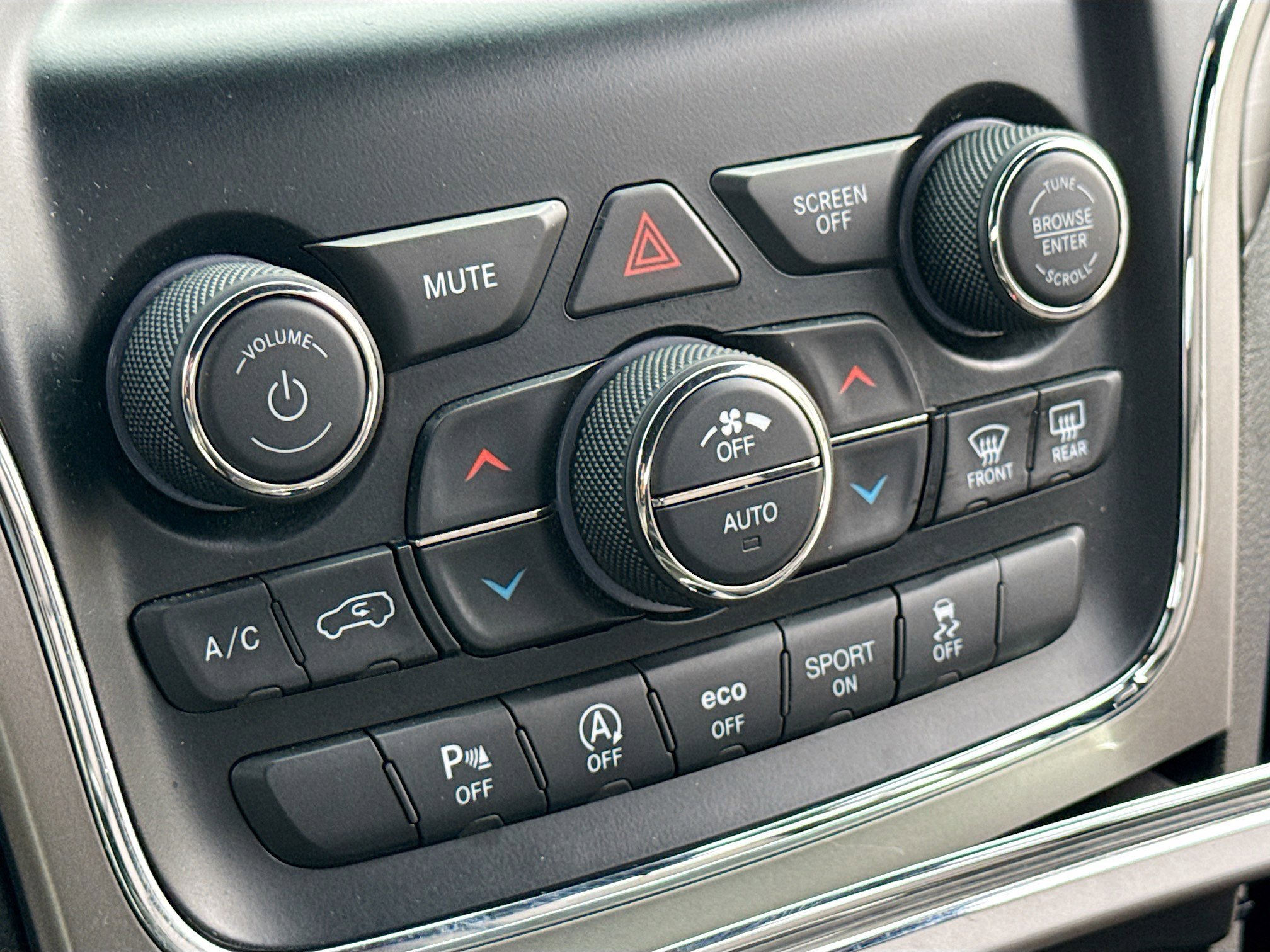 Used 2019 Jeep Grand Cherokee Laredo AWD/4WD image 11