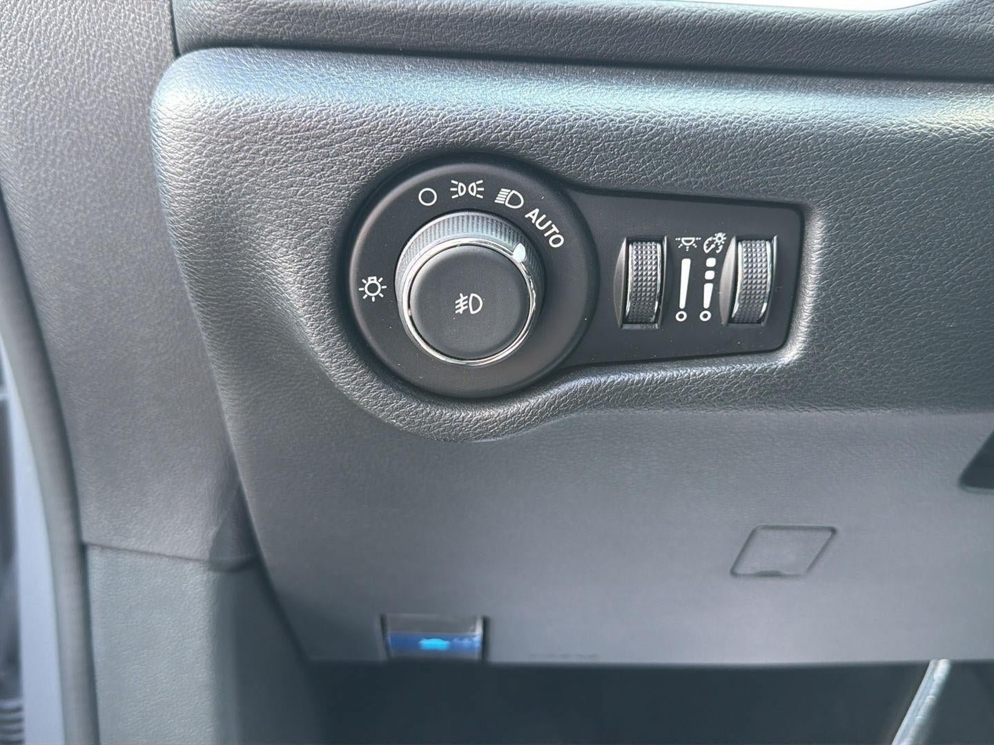 Used 2025 Chrysler Pacifica Select FWD image 14